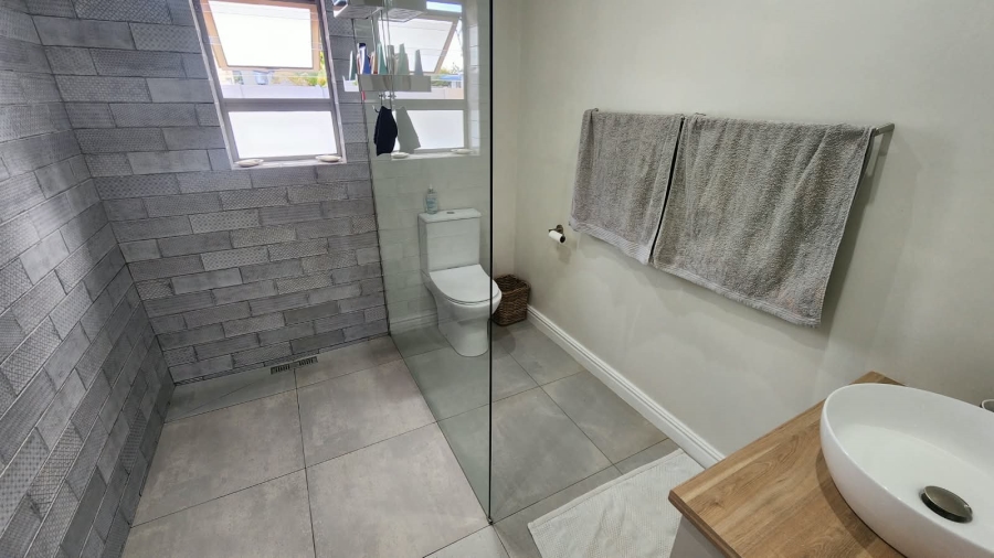 4 Bedroom Property for Sale in Loerie Park Western Cape